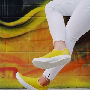 Oofos Yellow OMGee Eezee Women’s Low Shoes Slip-Ons
